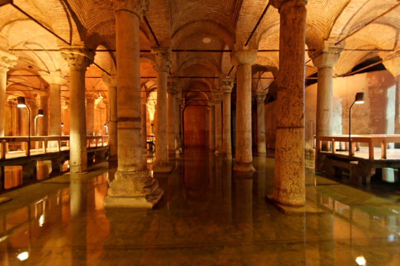 Cistern, Istanbul Turkey 1.jpg - Cistern, Istanbul, Turkey